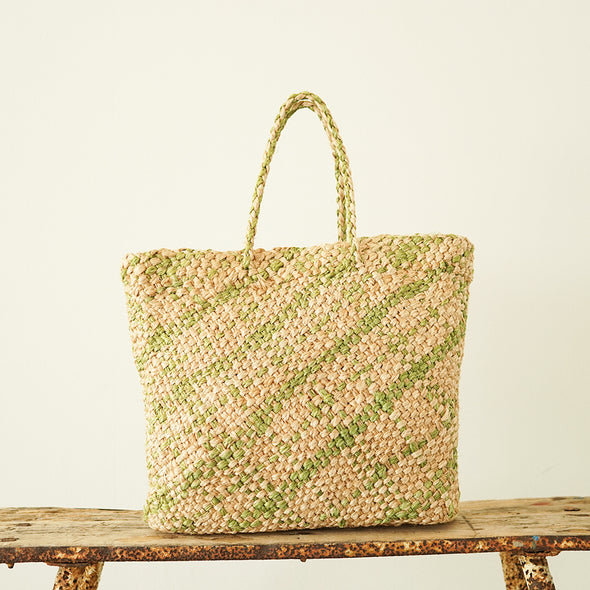 Diagonally knitted square tote